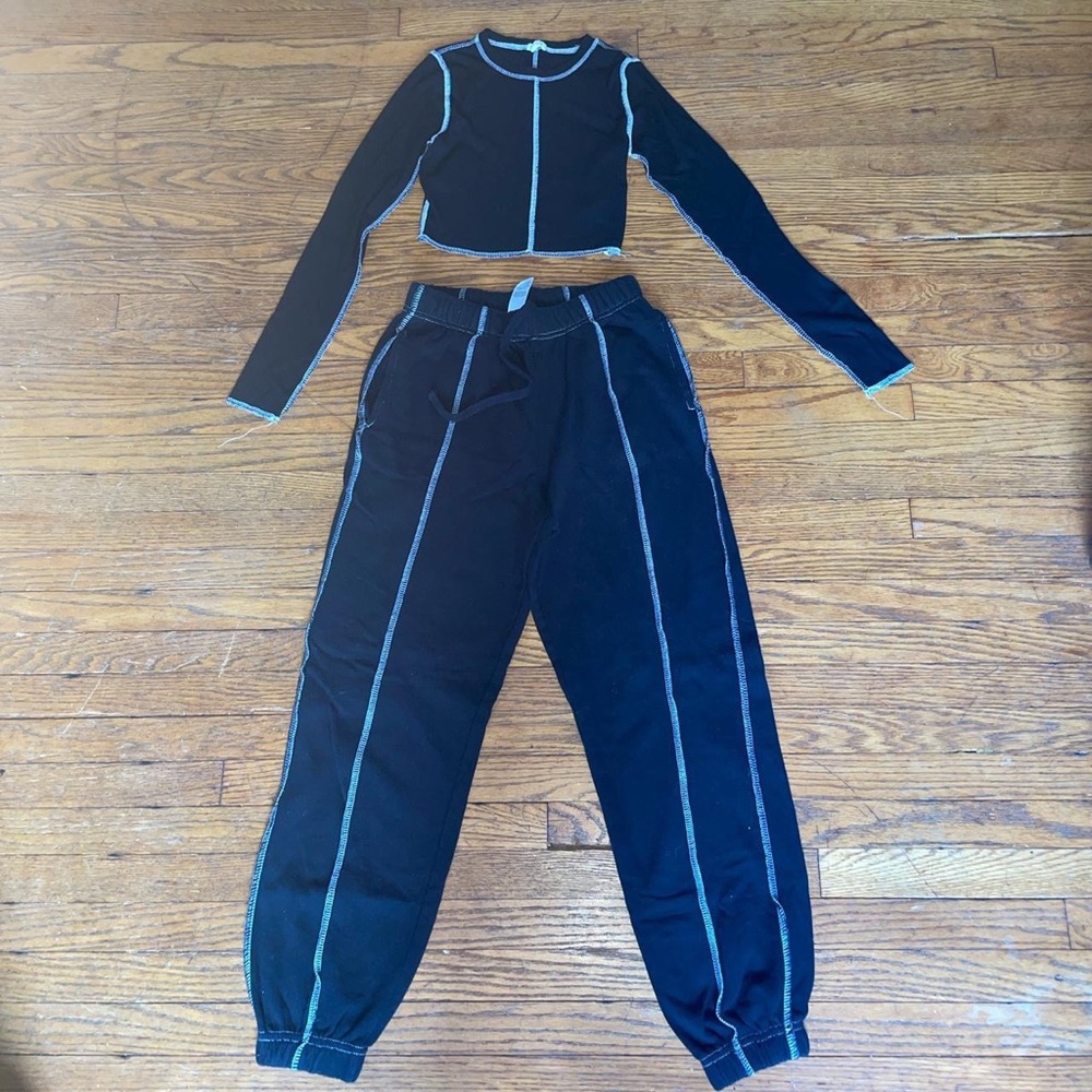 Black and white matching sweats set!
